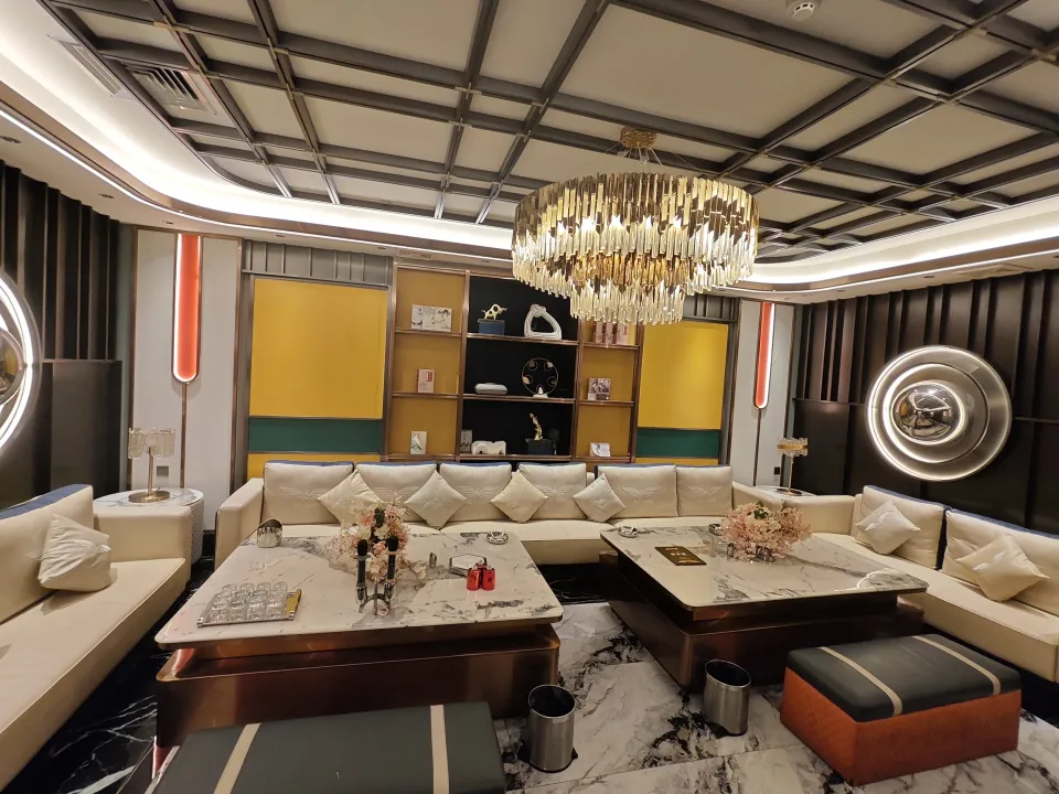 南宁青秀区皇家一号，航洋国际 A 座店到店指南与组局攻略